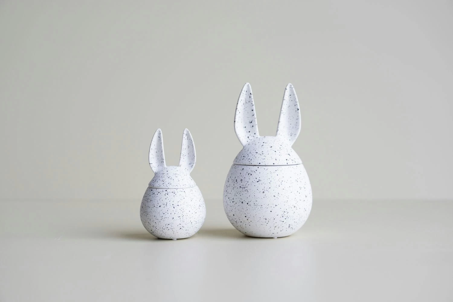 DBKD Eating Rabbit Easter Egg Small, Dot 4 DBKD Eating Rabbit Easter Egg Small, Dot – Bild 2