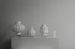 Balloon 04 Vase 32 Cm, Opalweiß -Bergs Potter Store louise roe balloon 04 vase 32 cm opal wei 1