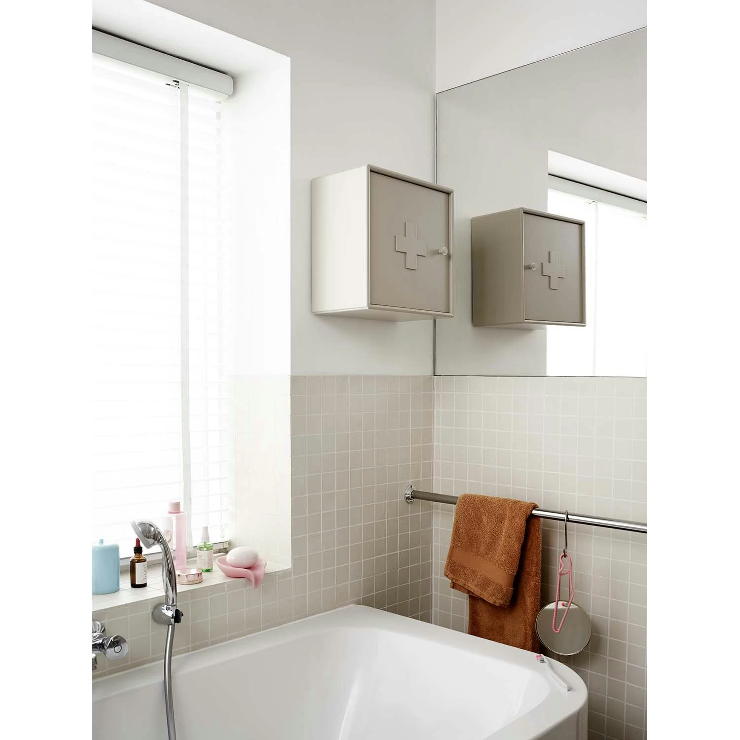 MONTANA Aid Medizinschrank, Vanilla 4 MONTANA Aid Medizinschrank, Vanilla – Bild 3