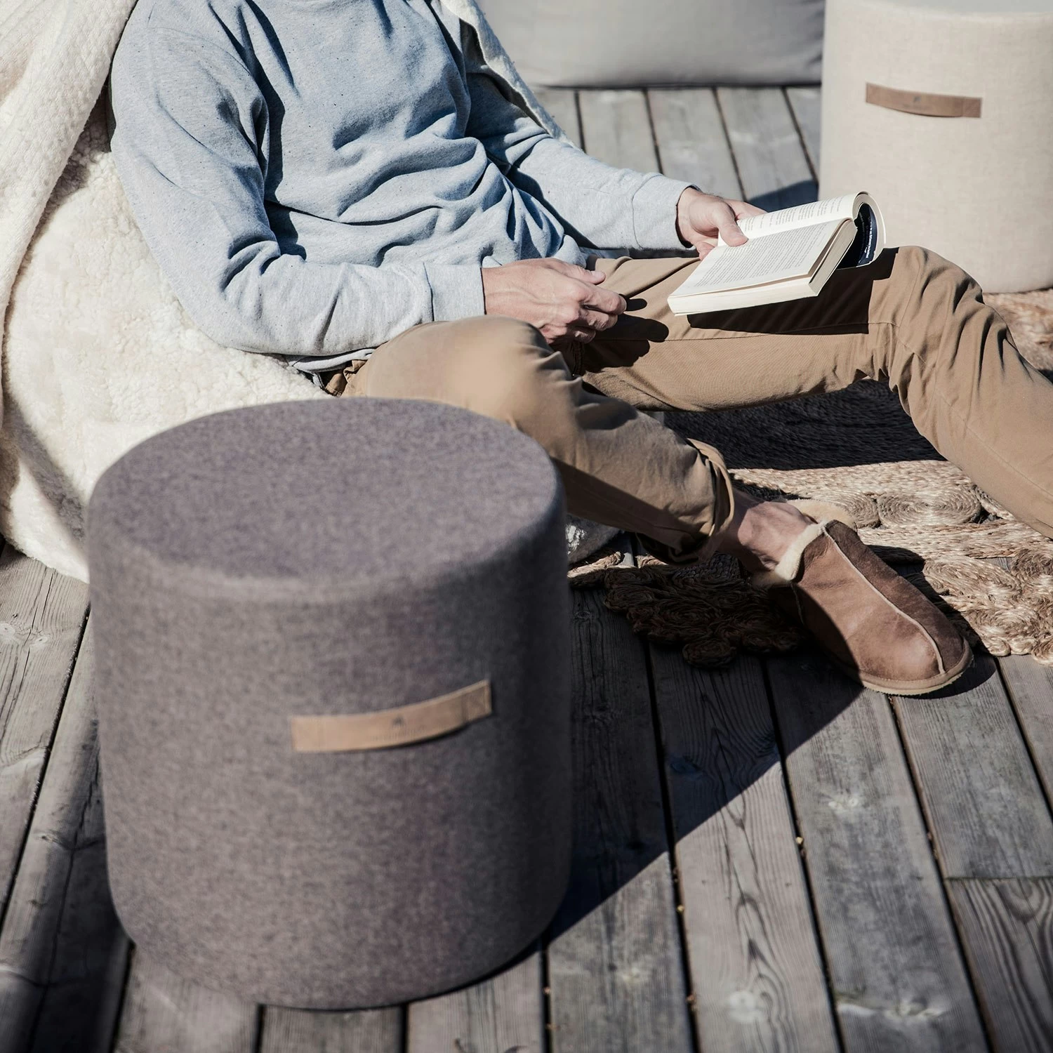 Shepherd Sara Round Wool Pouf 40x40cm, Black 5 Shepherd Sara Round Wool Pouf 40x40cm, Black – Bild 3