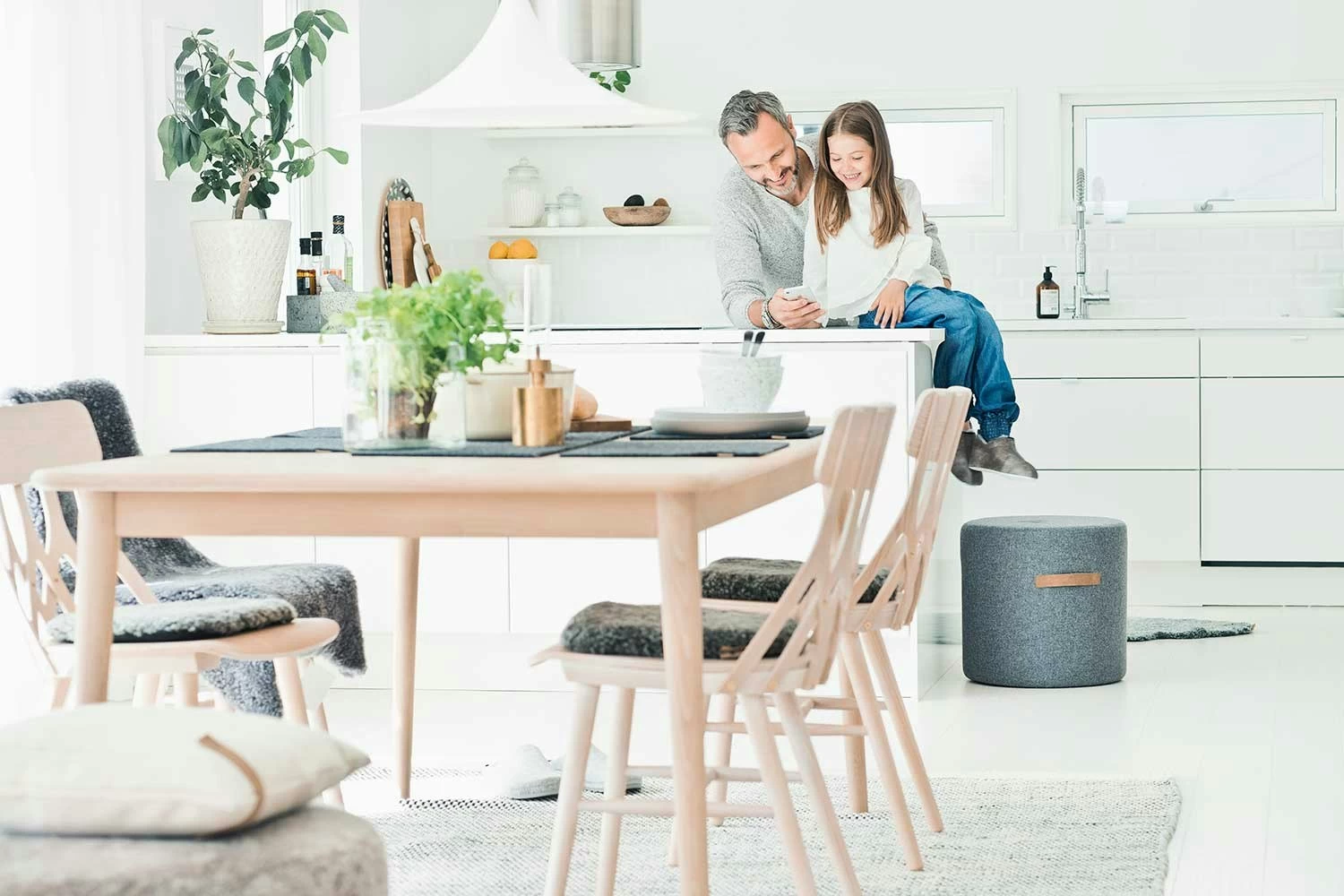 Shepherd Sara Round Wool Pouf 40x40cm, Black 4 Shepherd Sara Round Wool Pouf 40x40cm, Black – Bild 2