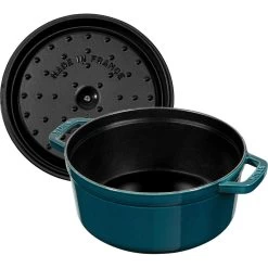 Staub Kokotte Rund 26 Cm 5,2 L, Benzinblau -Bergs Potter Store staub la mer rund gryta 24 cm petroleum bla 38 l 9